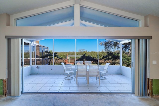 sunroom with lofted ceiling