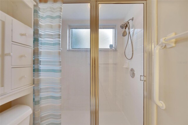 bathroom with curtained shower and toilet