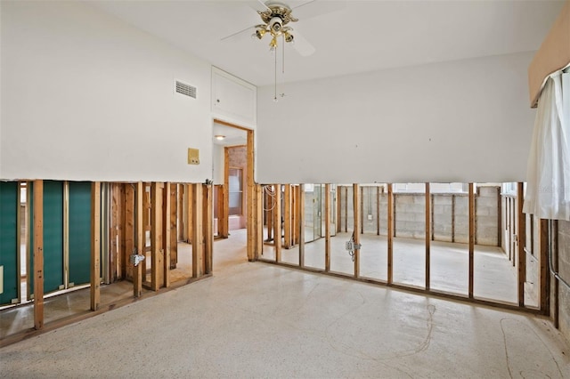 empty room featuring ceiling fan