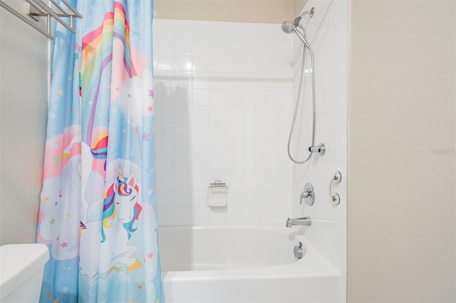 bathroom featuring shower / tub combo with curtain and toilet