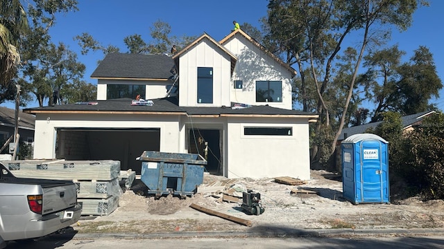 view of front facade featuring a garage