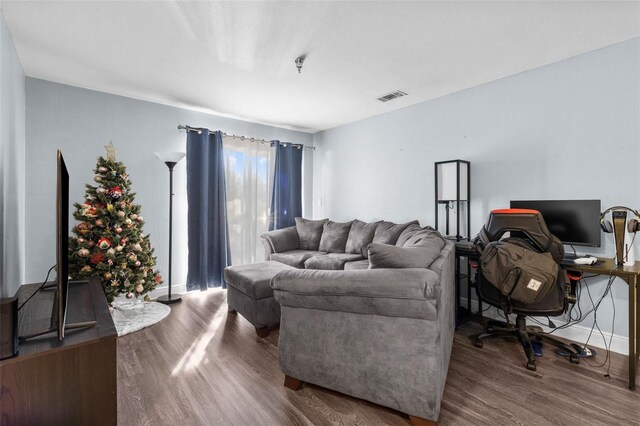10265 Gandy Blvd N Unit 905, Saint Petersburg, FL 33702 - living room featuring wood finished floors, a desk, and baseboards