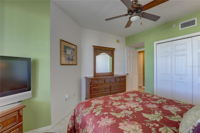 bedroom with light carpet, a textured ceiling, a closet, and ceiling fan