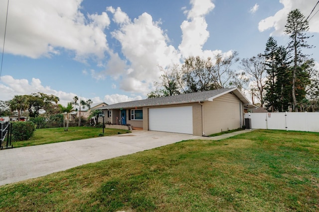 single story home featuring a front yard