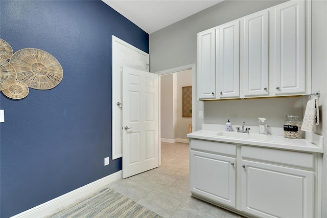 7506 Parkshore Dr, Apollo Beach, FL 33572 - laundry area featuring a sink and light tile patterned floors