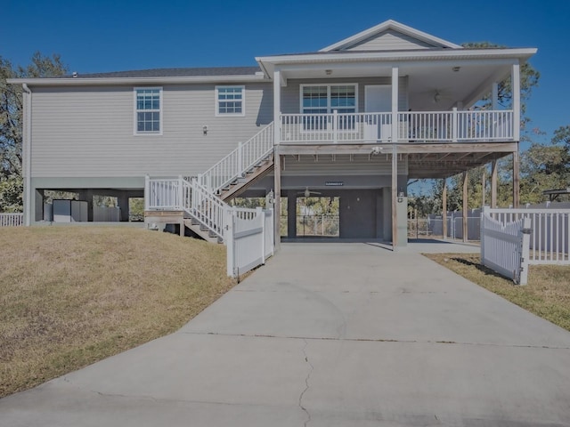 view of front of house with covered porch, a carport, and a front yard