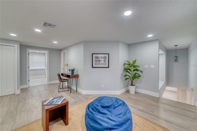 living area with light hardwood / wood-style flooring