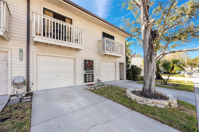 exterior space featuring a balcony