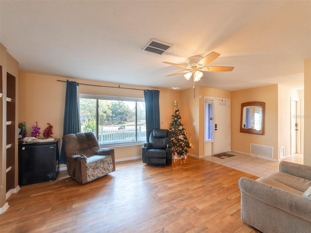 living room featuring ceiling fan and light hardwood / wood-style floors