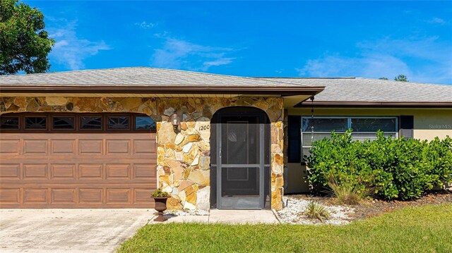 view of front of house featuring a garage