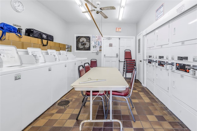 clothes washing area with independent washer and dryer, stacked washing maching and dryer, and ceiling fan