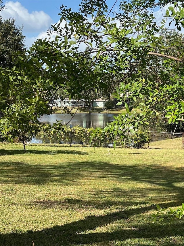 view of yard featuring a water view