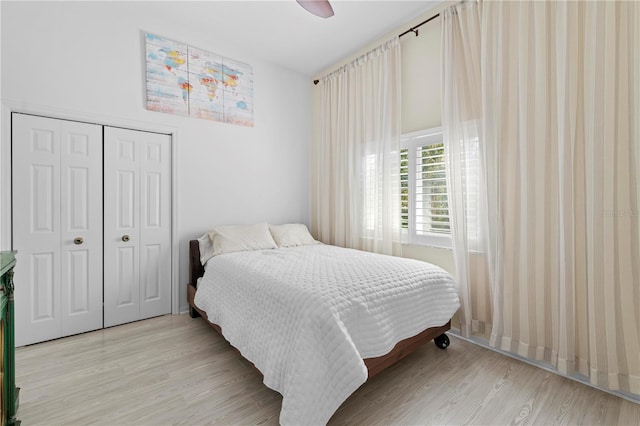 bedroom featuring a closet, light hardwood / wood-style floors, and ceiling fan