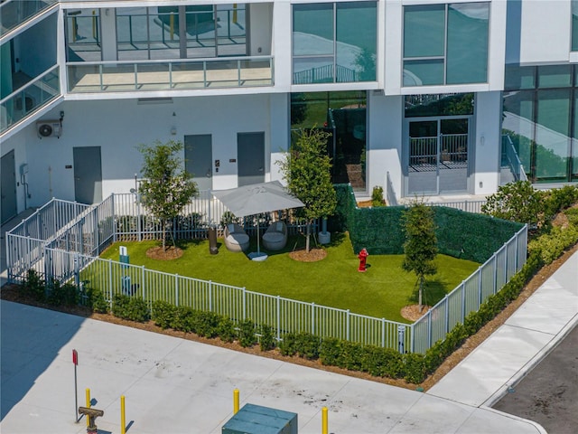 entrance to property featuring a yard