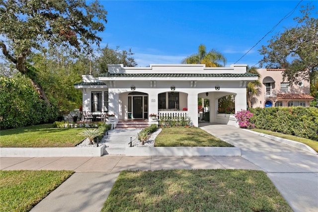 view of front of property featuring a porch and a front lawn