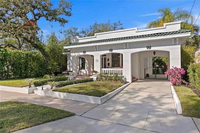 view of front facade featuring a front lawn and a porch