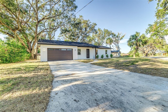 view of front facade featuring a front lawn and a garage