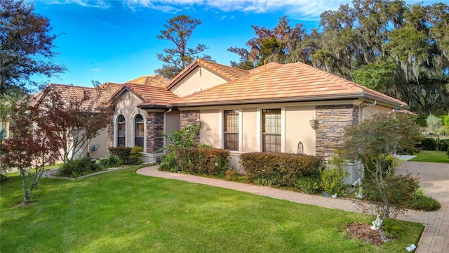 view of front of house with a front lawn