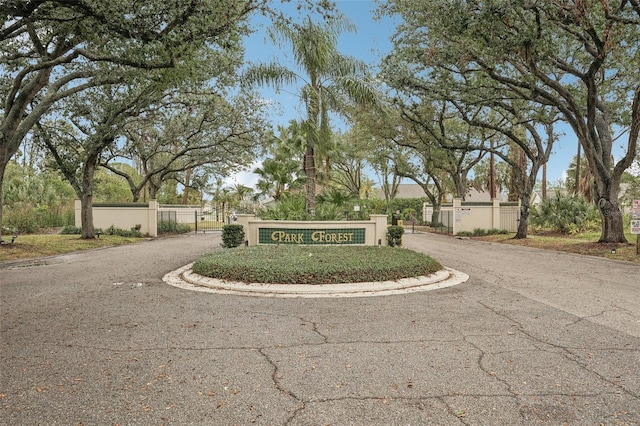 view of community / neighborhood sign