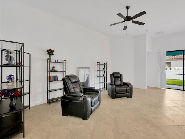 sitting room with ceiling fan