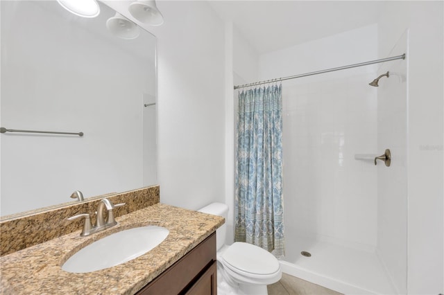 bathroom with a shower with curtain, vanity, and toilet