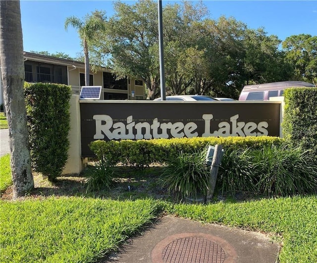 view of community / neighborhood sign