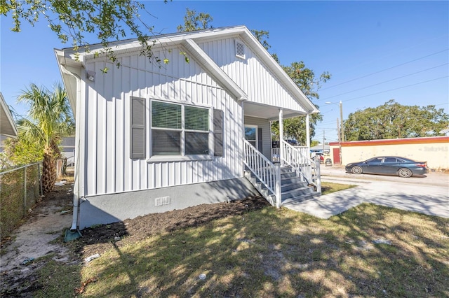 view of front of home featuring a front yard and a porch