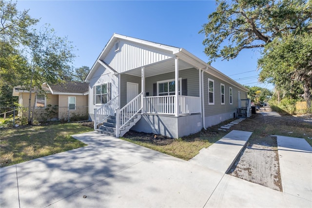 view of front of house with a front yard and covered porch