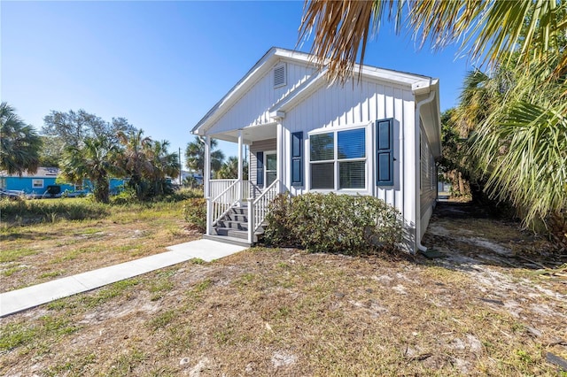 view of front of house with covered porch