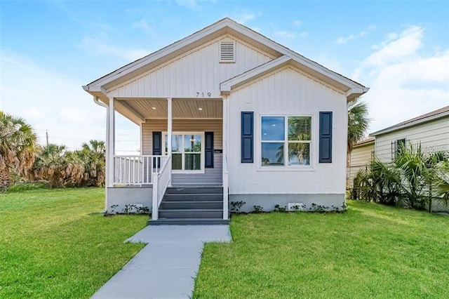 view of front facade with a front yard and covered porch