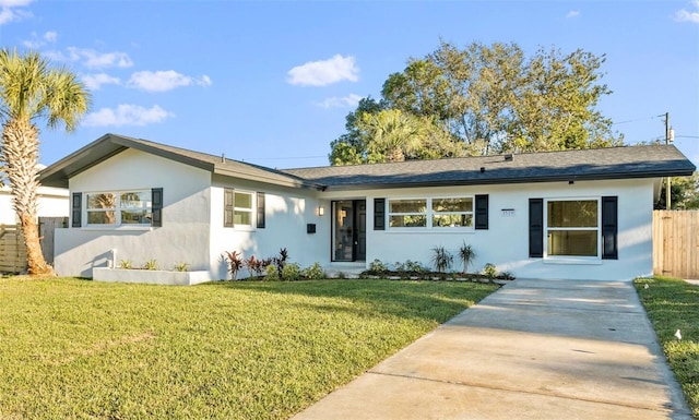 single story home featuring a front lawn