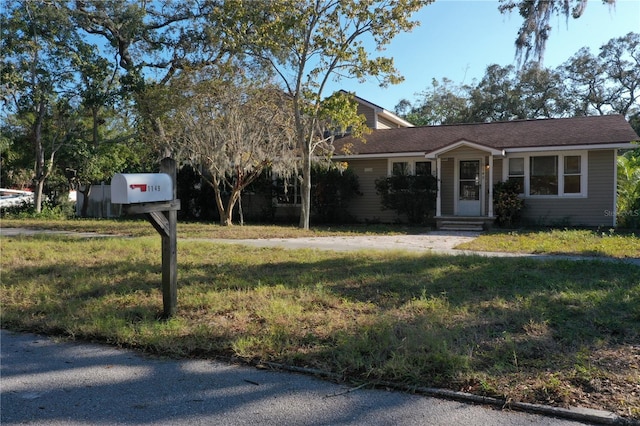 ranch-style home featuring entry steps and a front yard