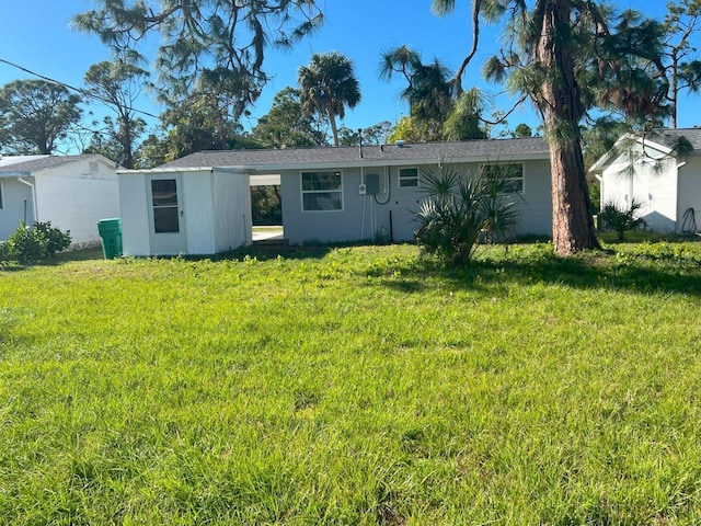 view of front of property featuring a front yard