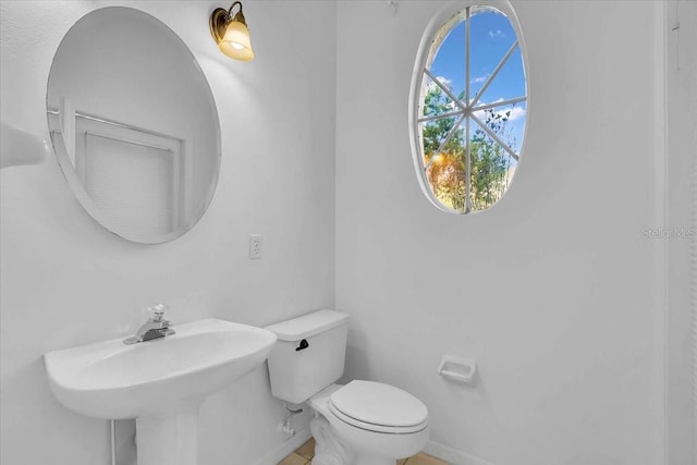 bathroom featuring toilet and sink