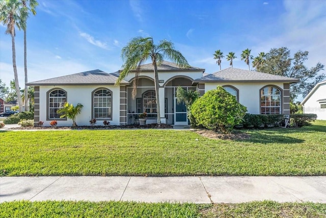 view of front facade with a front yard