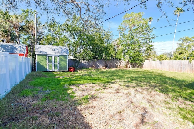 view of yard with a storage unit