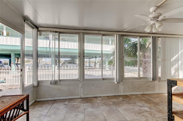 sunroom / solarium with a ceiling fan