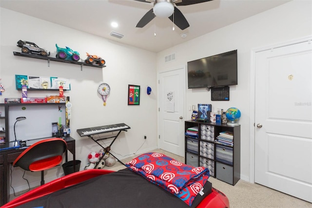 bedroom with ceiling fan