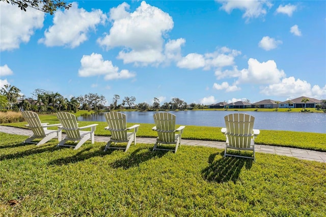 view of yard featuring a water view