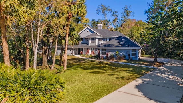 view of front of home featuring a front yard