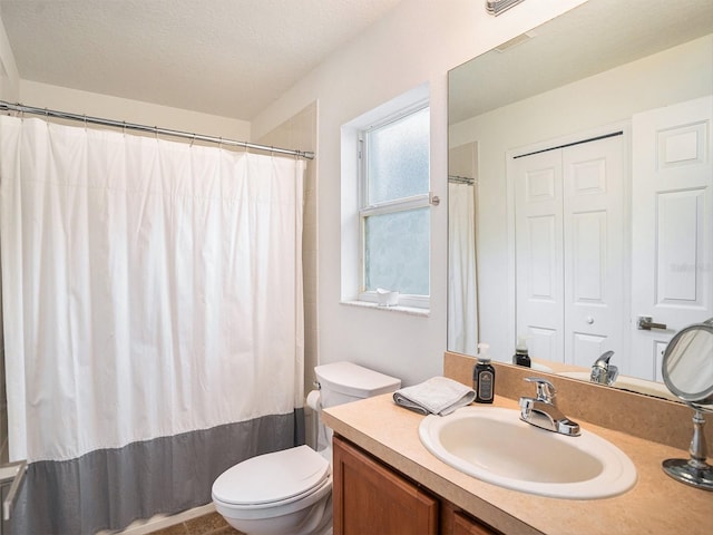 bathroom with a shower with shower curtain, vanity, a textured ceiling, and toilet