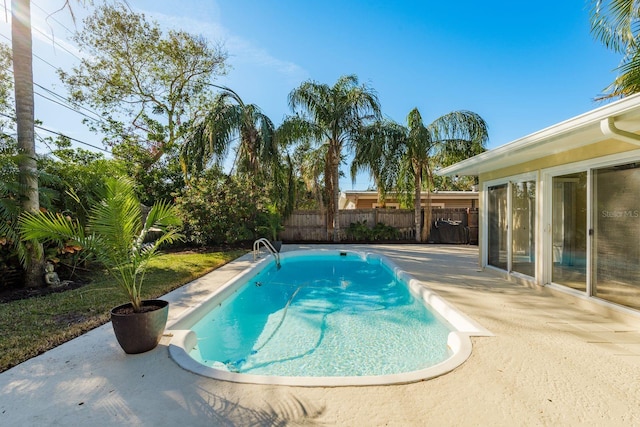 view of swimming pool featuring a patio