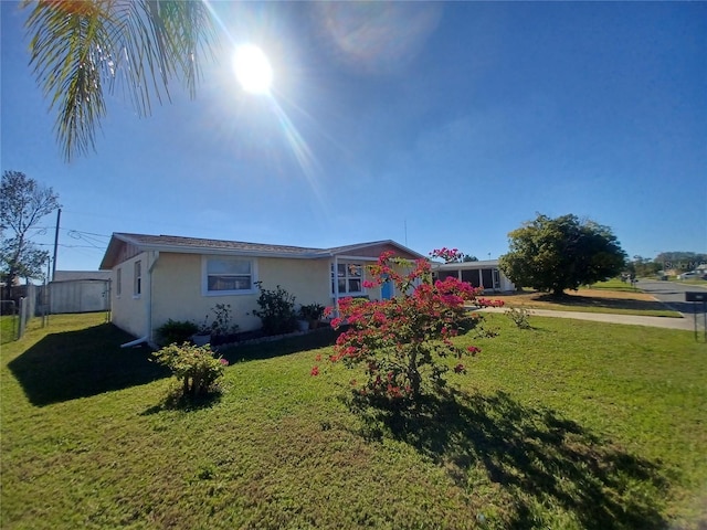 single story home featuring a front yard