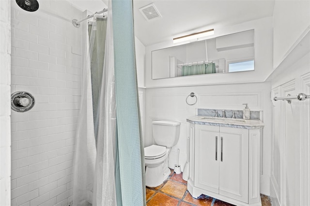 bathroom featuring a shower with curtain, toilet, and vanity