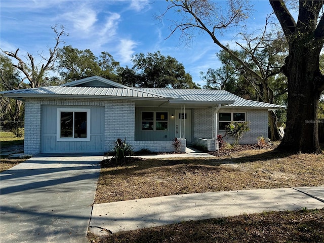 view of front of house with a porch