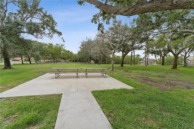 1904 Arrowhead Dr NE, Saint Petersburg, FL 33703 - photo 27