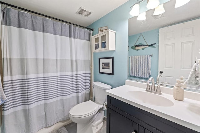 bathroom featuring a shower with shower curtain, vanity, and toilet