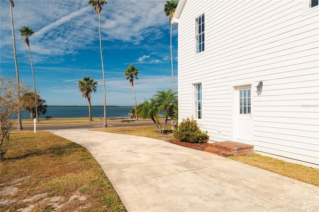 view of property's community featuring a water view