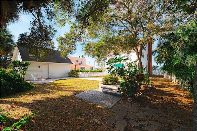 view of yard featuring a patio area