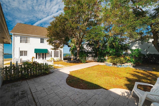 view of yard featuring a patio